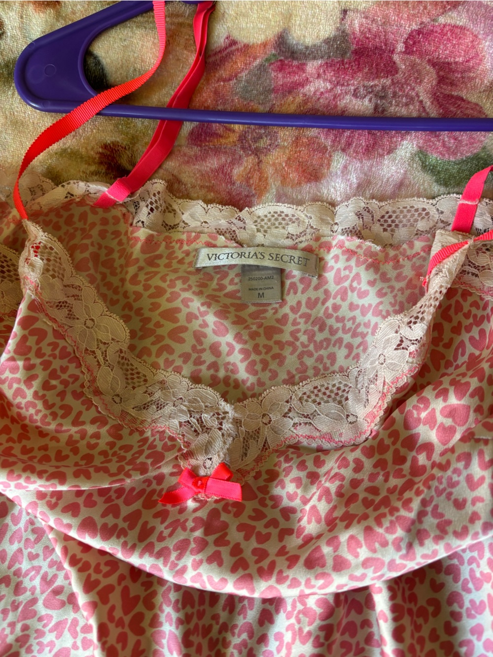 Victoria's Secret Pink and Cream Heart leopard print - Picture 3 of 5